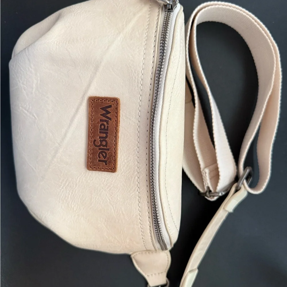 Wrangler Cream Crossbody Bag with Minimalist Design - Picture 1 of 8